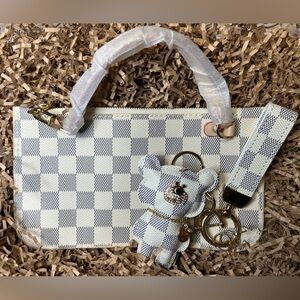 Women’s Fashion Checkered Design Wristlet & Bear Keychain